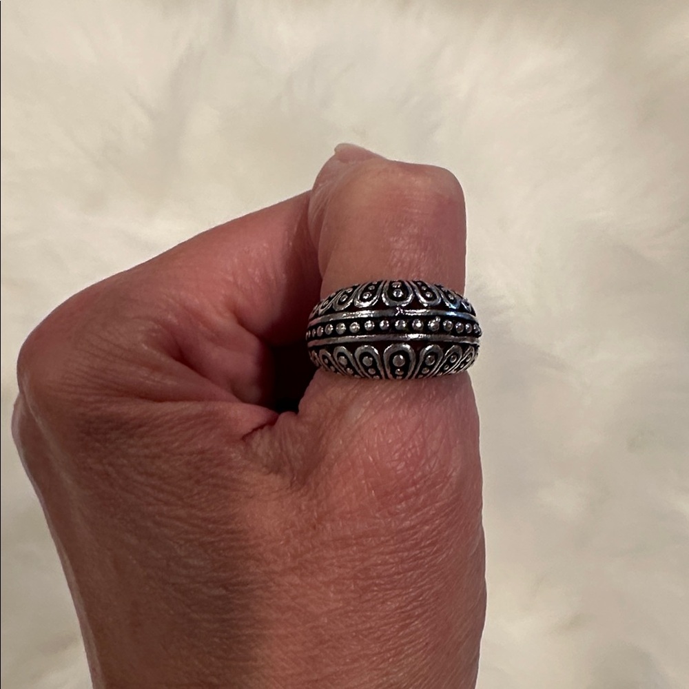 Silver Sterling size 6 patterned ring